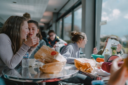 etudiants cafeteria IUT  2019 - AntoineBorzeix.fr - A7305033